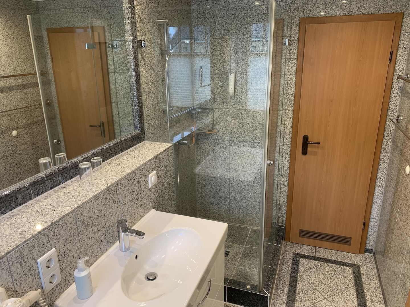 Dünenpark Binz Komfort Ferienwohnung mit 1 Schlafzimmer und Balkon im Obergeschoss (206) Insel Rügen - Badezimmer