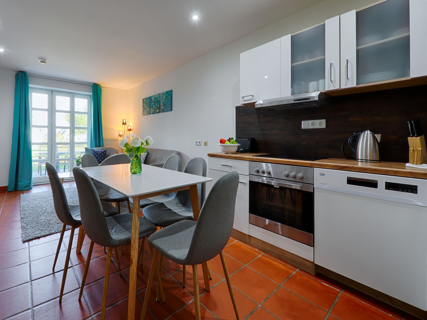 Feriendorf Rugana Klassik Ferienwohnung mit 2 Schlafzimmern und 2 Terrassen (D55) Insel Rügen - Küche / Küchenzeile