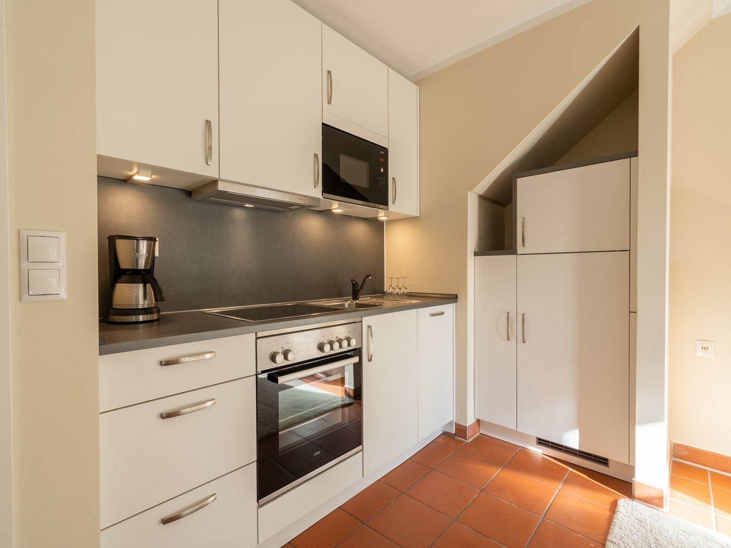 Feriendorf Rugana Komfortplus Ferienwohnung mit 1 Schlafzimmer und Terrasse (B25) Insel Rügen - Küche / Küchenzeile