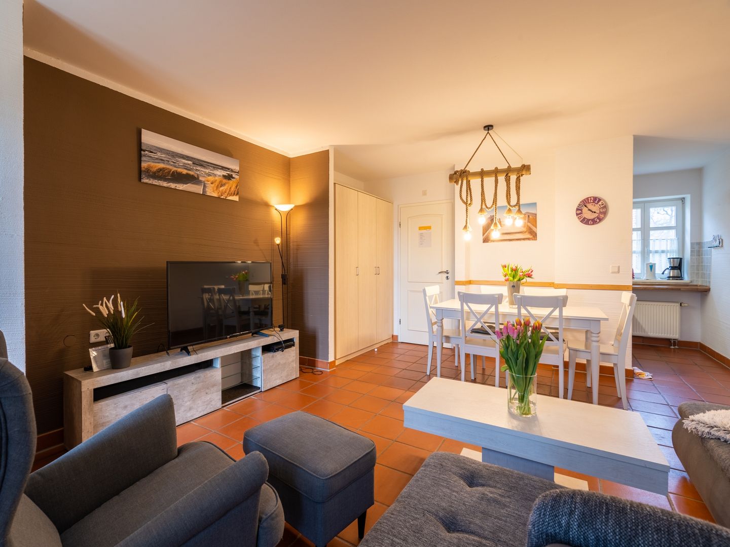 Feriendorf Rugana Komfort Ferienwohnung mit 2 Schlafzimmern und Terrasse (D03) Insel Rügen - Wohnzimmer