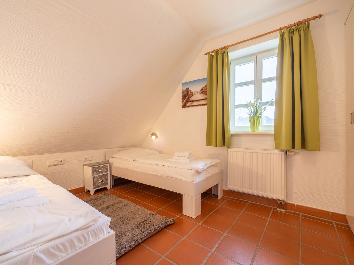 Feriendorf Rugana Komfort Ferienwohnung mit 2 Schlafzimmern und Terrasse (D04) Insel Rügen - Schlafzimmer
