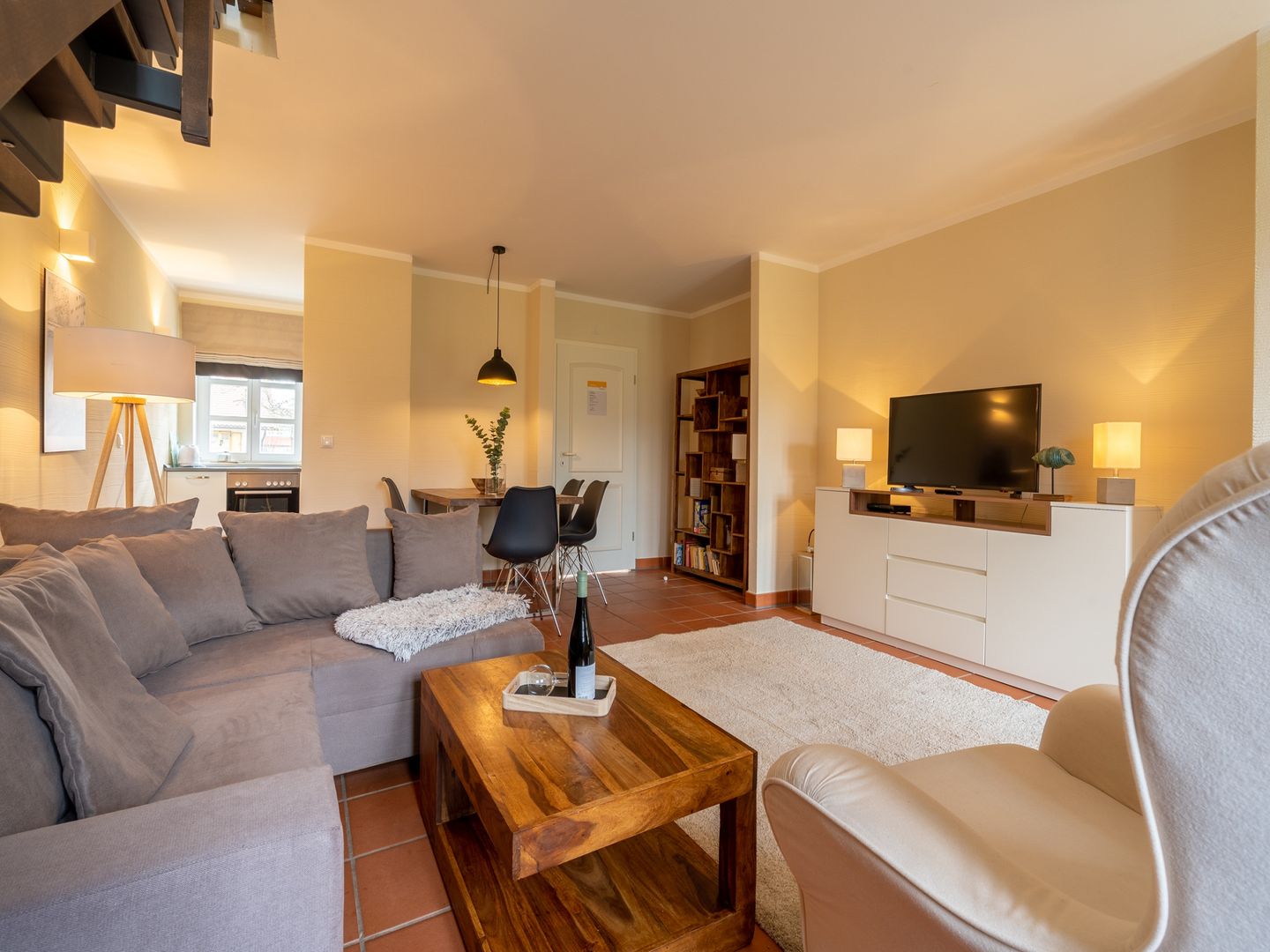 Feriendorf Rugana Komfortplus Ferienwohnung mit 2 Schlafzimmern und Terrasse (D10) Insel Rügen - Wohnzimmer