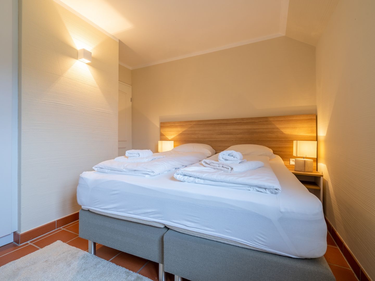 Feriendorf Rugana Komfortplus Ferienwohnung mit 2 Schlafzimmern und Terrasse (D11) Insel Rügen - Schlafzimmer