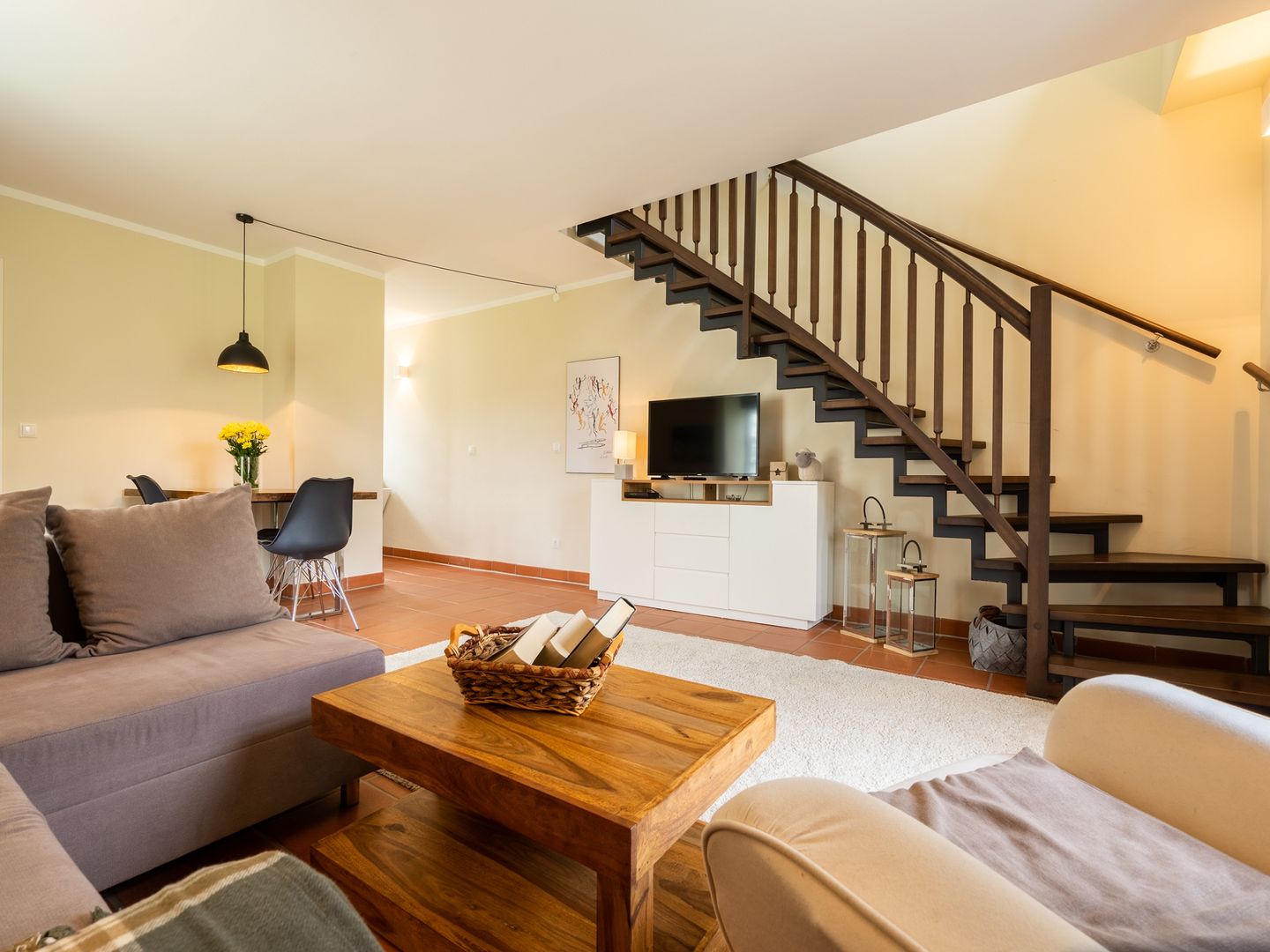 Feriendorf Rugana Komfortplus Ferienwohnung mit 2 Schlafzimmern und Terrasse (D32) Insel Rügen - Wohnzimmer