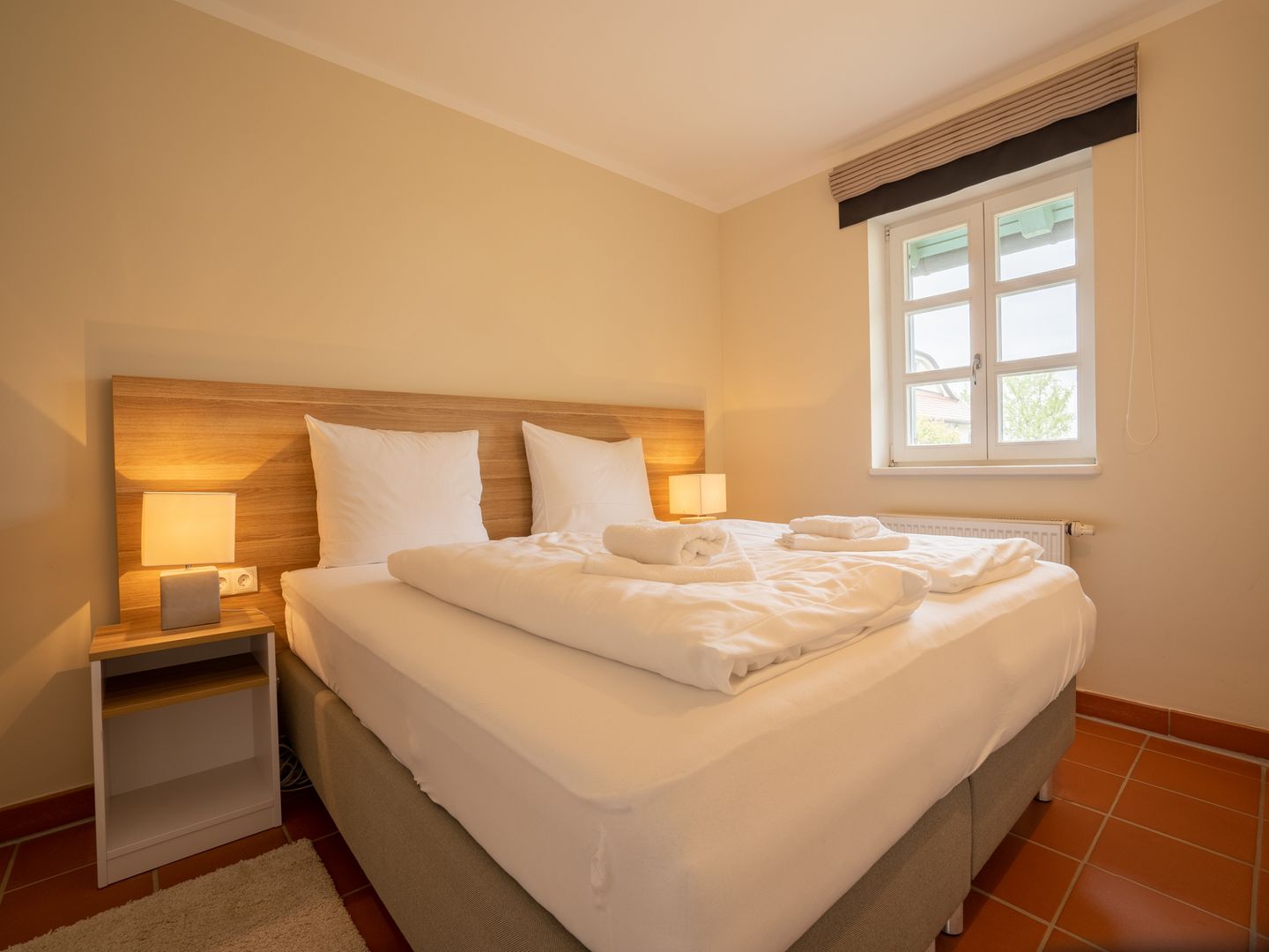 Feriendorf Rugana Komfortplus Ferienwohnung mit 1 Schlafzimmern und Terrasse (D46) Insel Rügen - Schlafzimmer