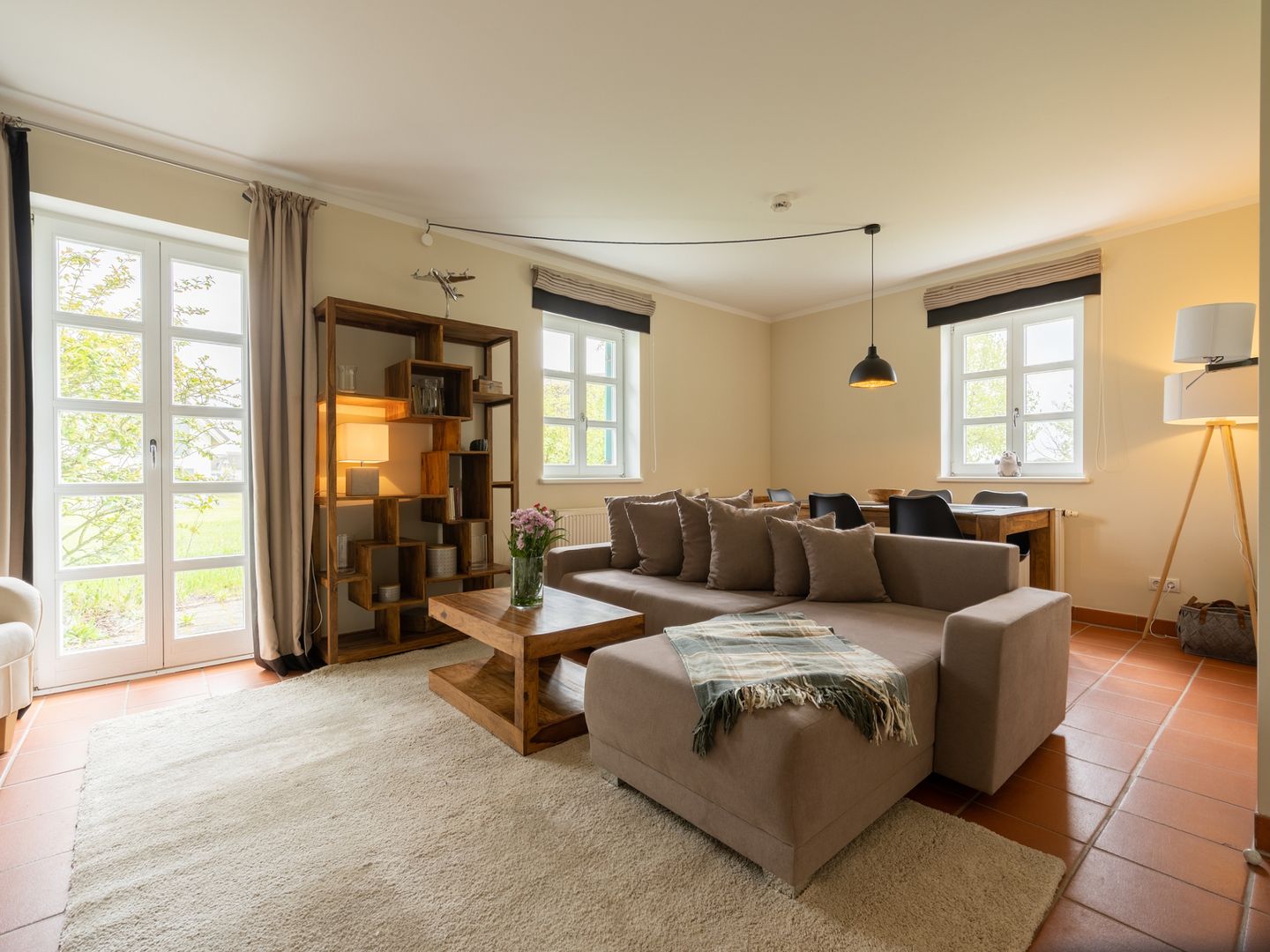 Feriendorf Rugana Komfortplus Ferienwohnung mit 1 Schlafzimmern und Terrasse (D46) Insel Rügen - Wohnzimmer