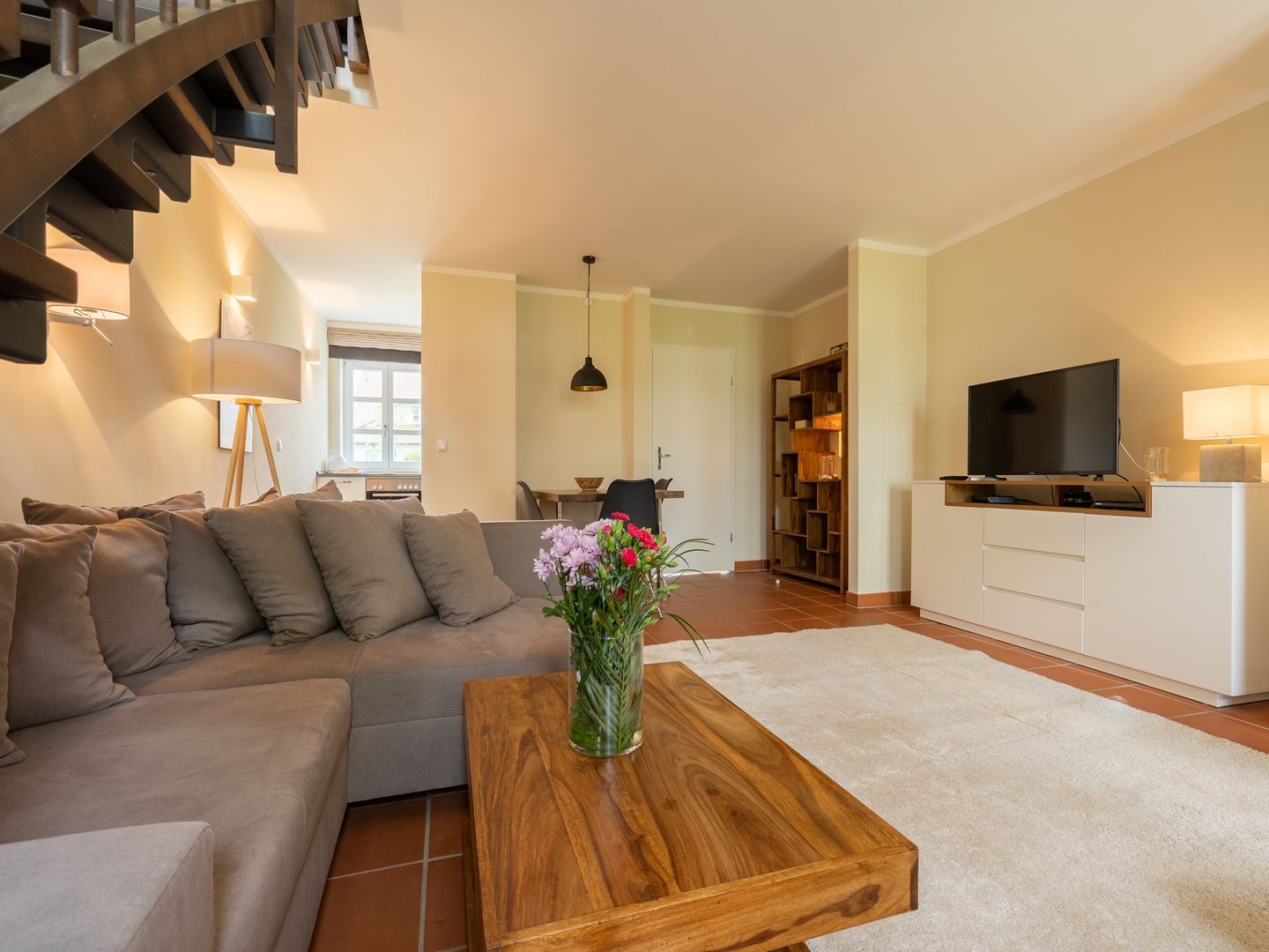 Feriendorf Rugana Komfortplus Ferienwohnung mit 2 Schlafzimmern und Terrasse (D51) Insel Rügen - Wohnzimmer