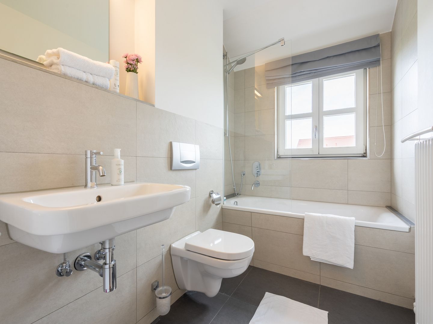 Feriendorf Rugana Komfortplus Ferienwohnung mit 2 Schlafzimmern und Terrasse (D51) Insel Rügen - Badezimmer