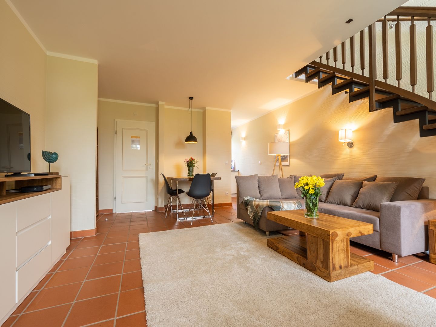 Feriendorf Rugana Komfortplus Ferienwohnung mit 2 Schlafzimmern und Terrasse (D52) Insel Rügen - Wohnzimmer