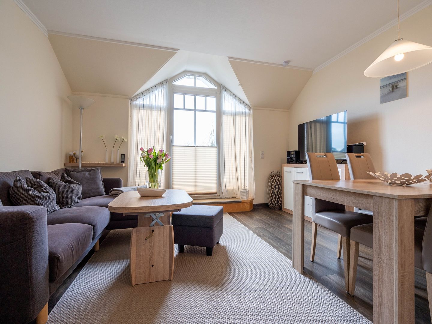 Dünenpark Binz Komfortplus Ferienwohnung mit 1 Schlafzimmer und Balkon im Dachgeschoss (113) Insel Rügen - Wohnzimmer