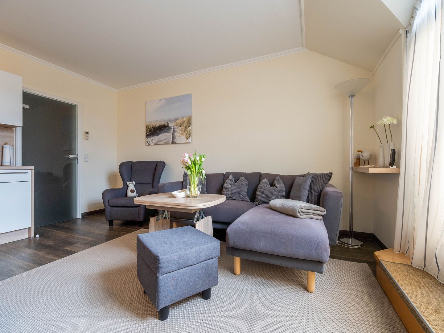 Dünenpark Binz Komfortplus Ferienwohnung mit 1 Schlafzimmer und Balkon im Dachgeschoss (113) Insel Rügen - Wohnzimmer