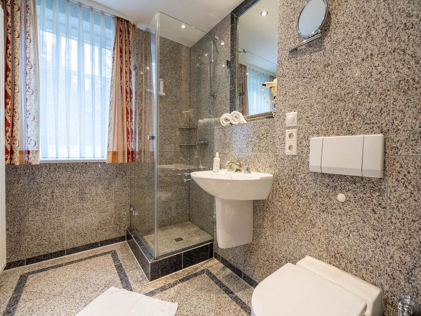 Dünenpark Binz Komfort Ferienwohnung mit 1 Schlafzimmer und Terrasse im Erdgeschoss (027) Insel Rügen - Badezimmer