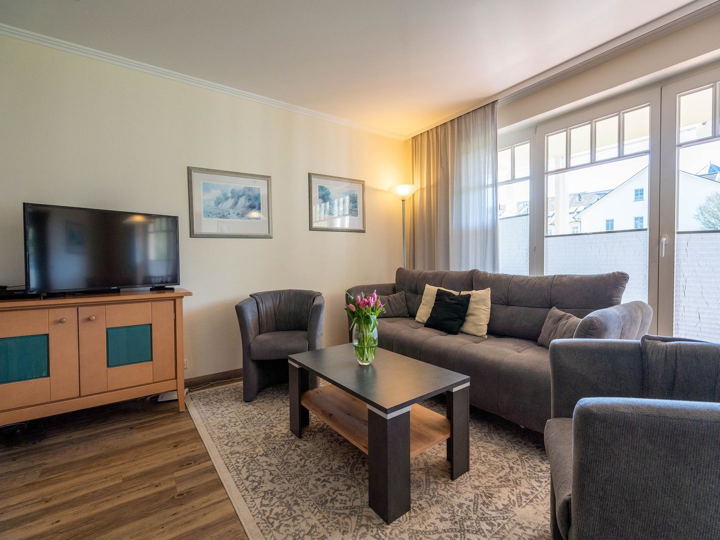 Dünenpark Binz Komfort Ferienwohnung mit 1 Schlafzimmer und Terrasse im Erdgeschoss (003) Insel Rügen - Wohnzimmer
