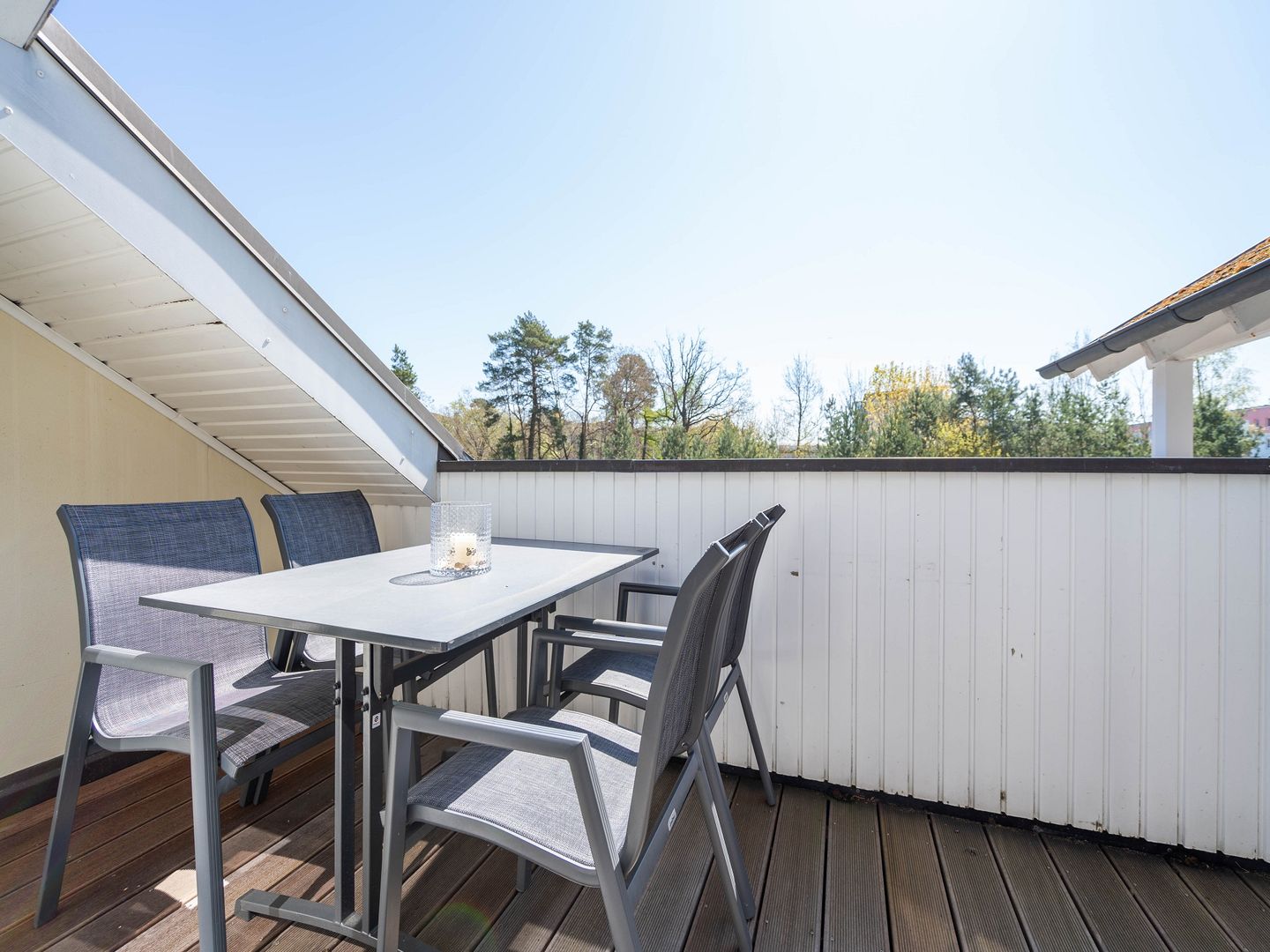 Dünenpark Binz Komfortplus Ferienwohnung mit 1 Schlafzimmer und Balkon im Dachgeschoss (307) Insel Rügen - Balkon