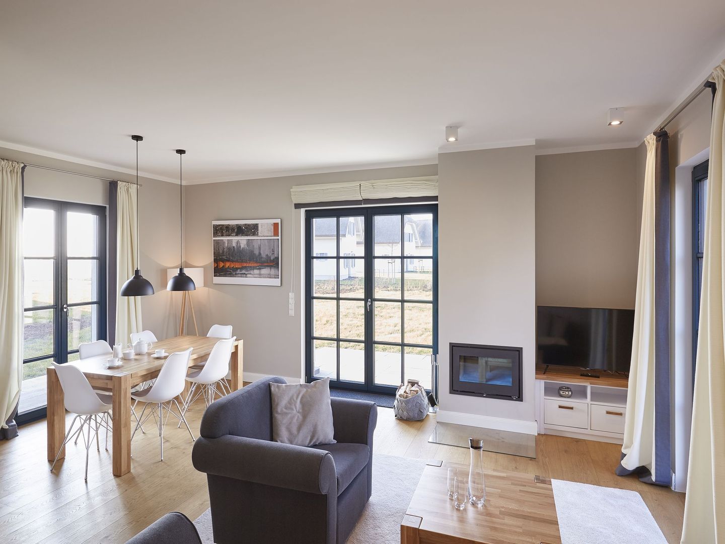 Premium Reetdachvilla mit 3 Schlafzimmern, Sauna und Kamin (F09) - Wohnzimmer