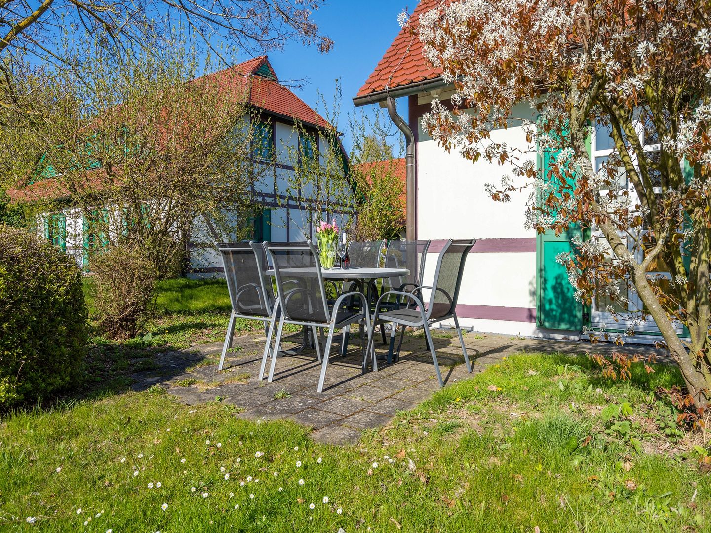 Feriendorf Rugana Klassik Ferienwohnung mit 2 Schlafzimmern und Terrasse (C26) Insel Rügen - Terrasse