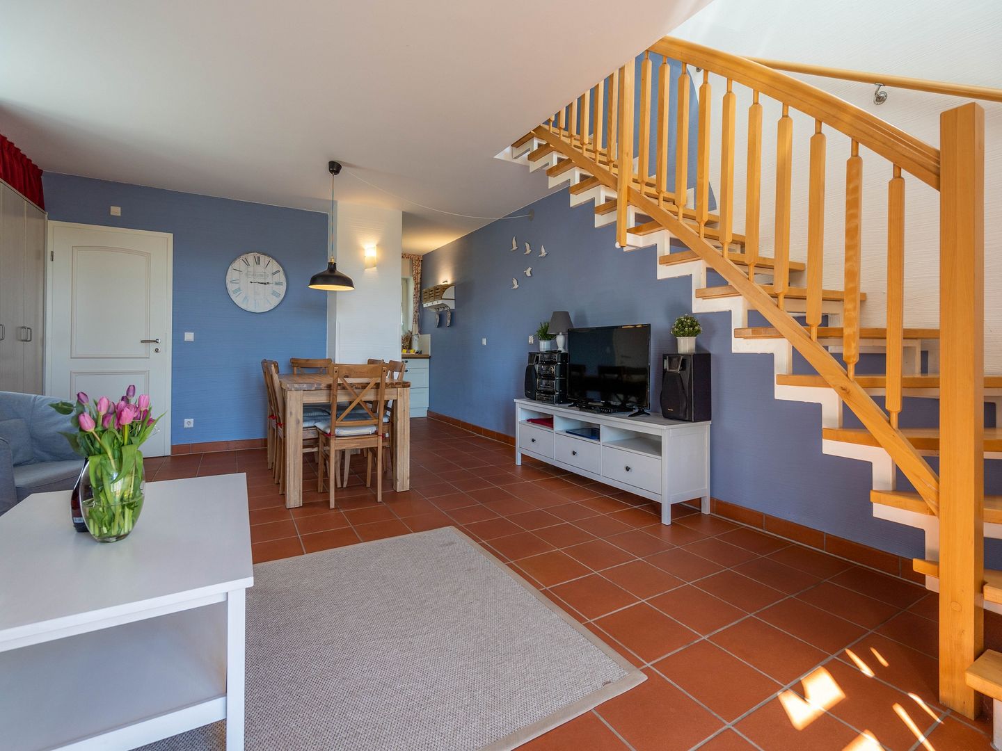 Feriendorf Rugana Komfort Ferienwohnung mit 2 Schlafzimmern und Terrasse (C48) Insel Rügen - Wohnzimmer