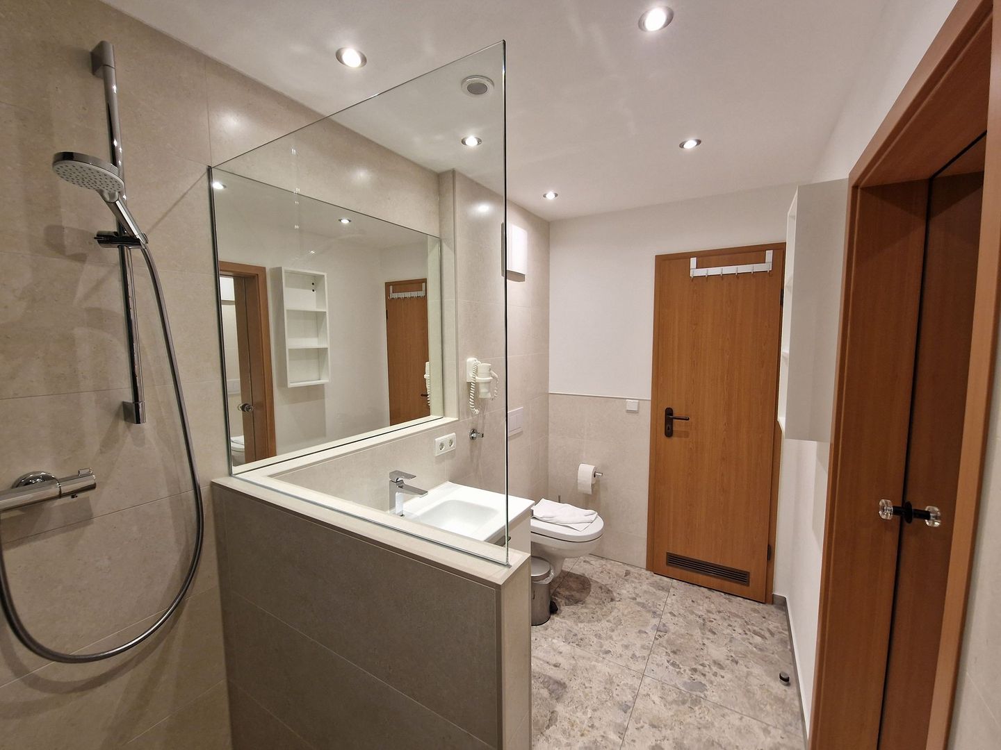 Dünenpark Binz Komfortplus Ferienwohnung mit 1 Schlafzimmer und Terrasse im Erdgeschoss (116) Insel Rügen - Badezimmer