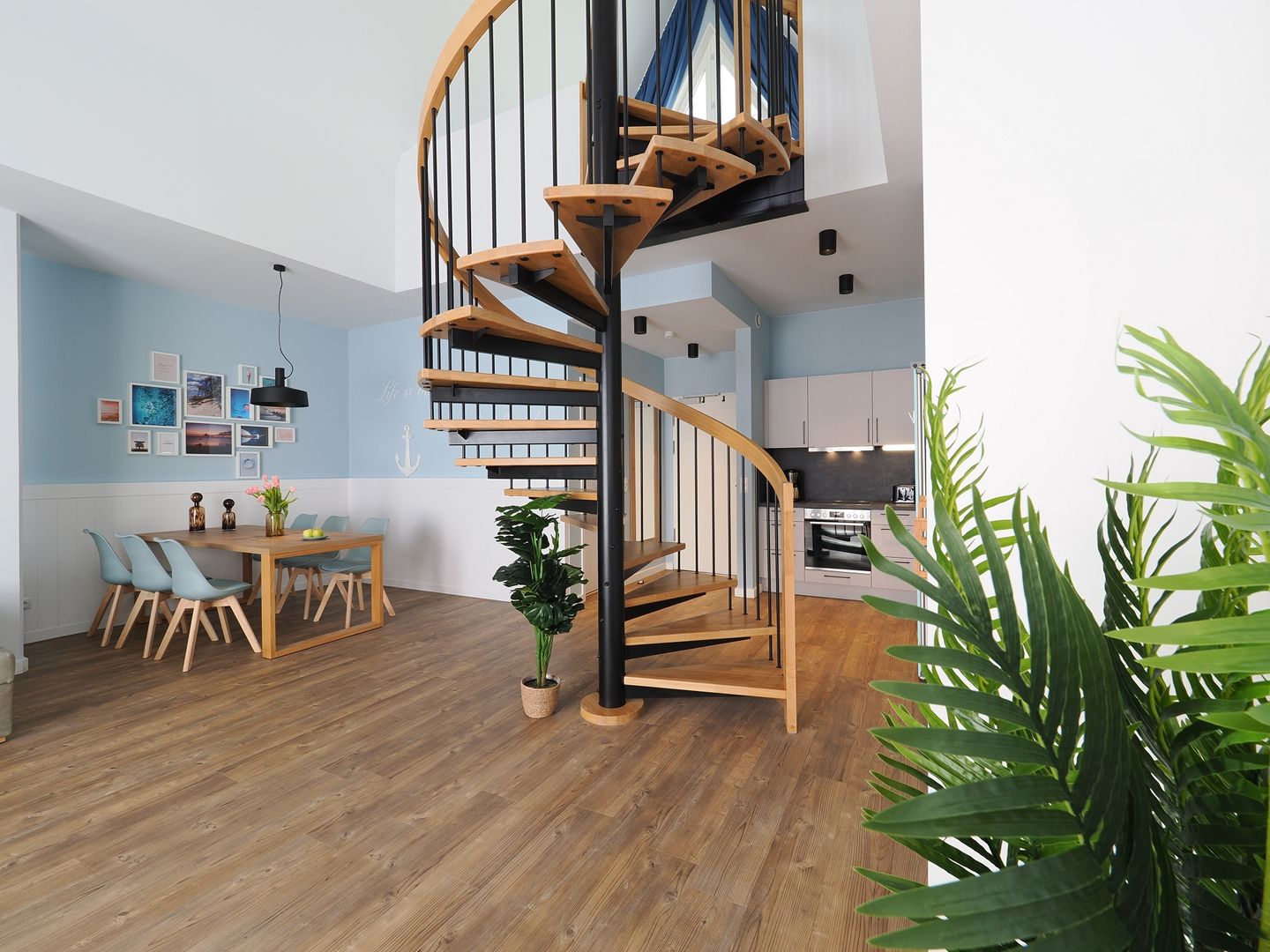 Kaiservillen Heringsdorf Ferienwohnung mit 1 Schlafzimmer, Balkon und Galerie (S2) Insel Usedom - Wohnzimmer