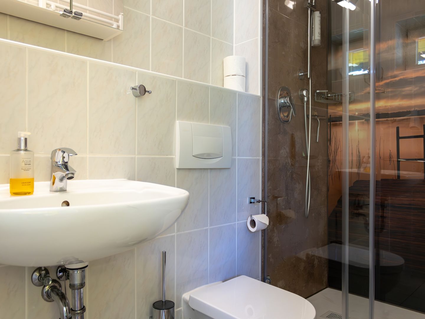 Feriendorf Rugana Komfort Ferienwohnung mit 1 Schlafzimmer und Terrasse (A02) Insel Rügen - Badezimmer