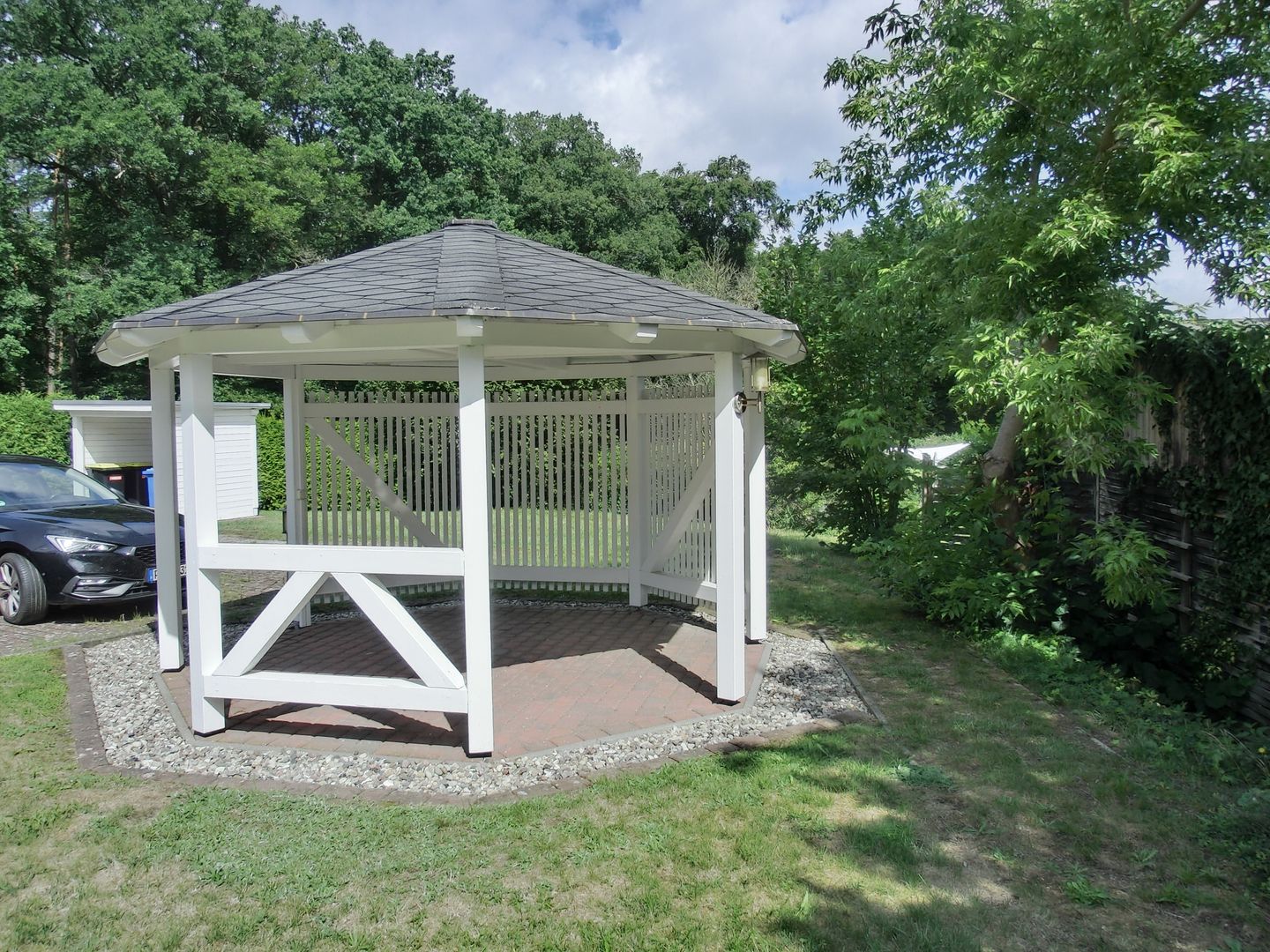  Ferienwohnung NH12 Hirschburg - Gartenblick