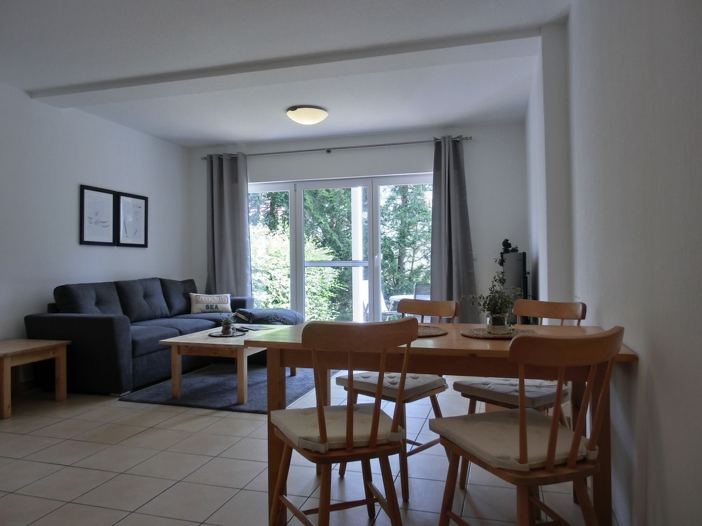  Ferienwohnung NH12 Hirschburg - Wohnzimmer