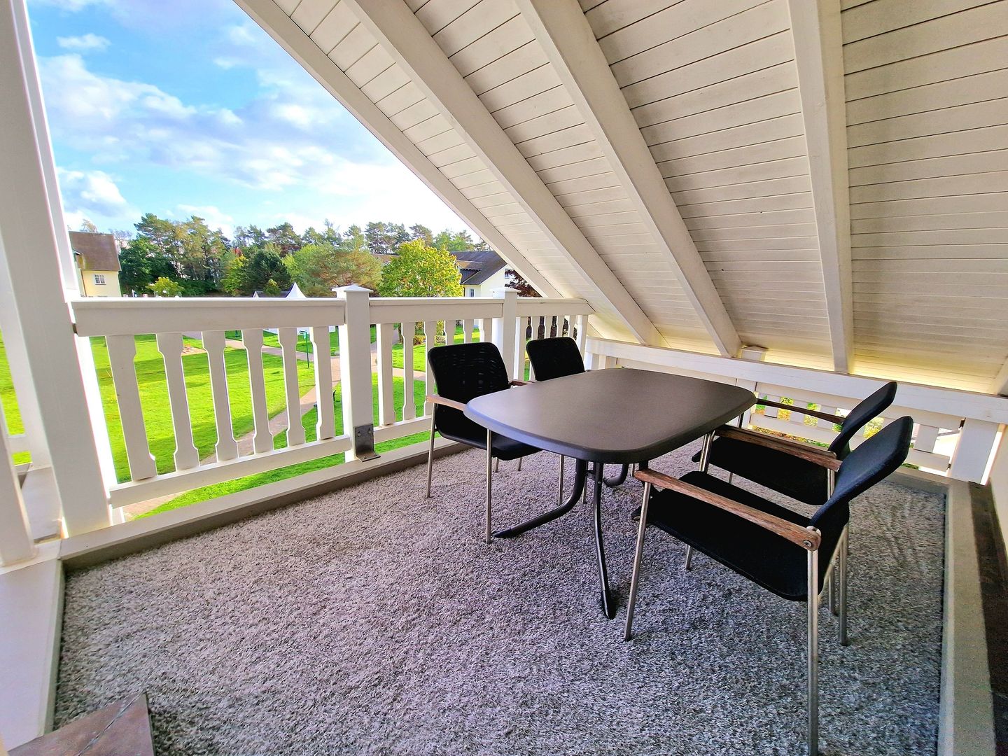 Dünenpark Binz Komfortplus Ferienwohnung mit 2 Schlafzimmern und Balkon im Dachgeschoss (217) Insel Rügen - Balkon