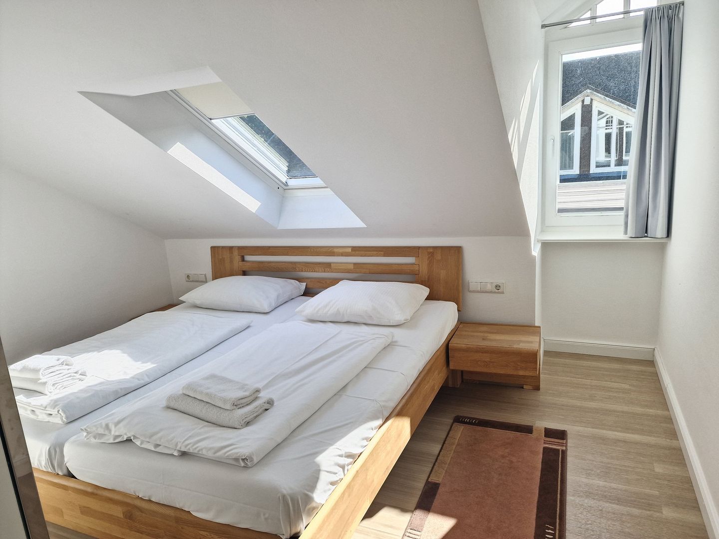 Dünenpark Binz Komfortplus Ferienwohnung mit 2 Schlafzimmern und Balkon im Dachgeschoss (047) Insel Rügen - Schlafzimmer