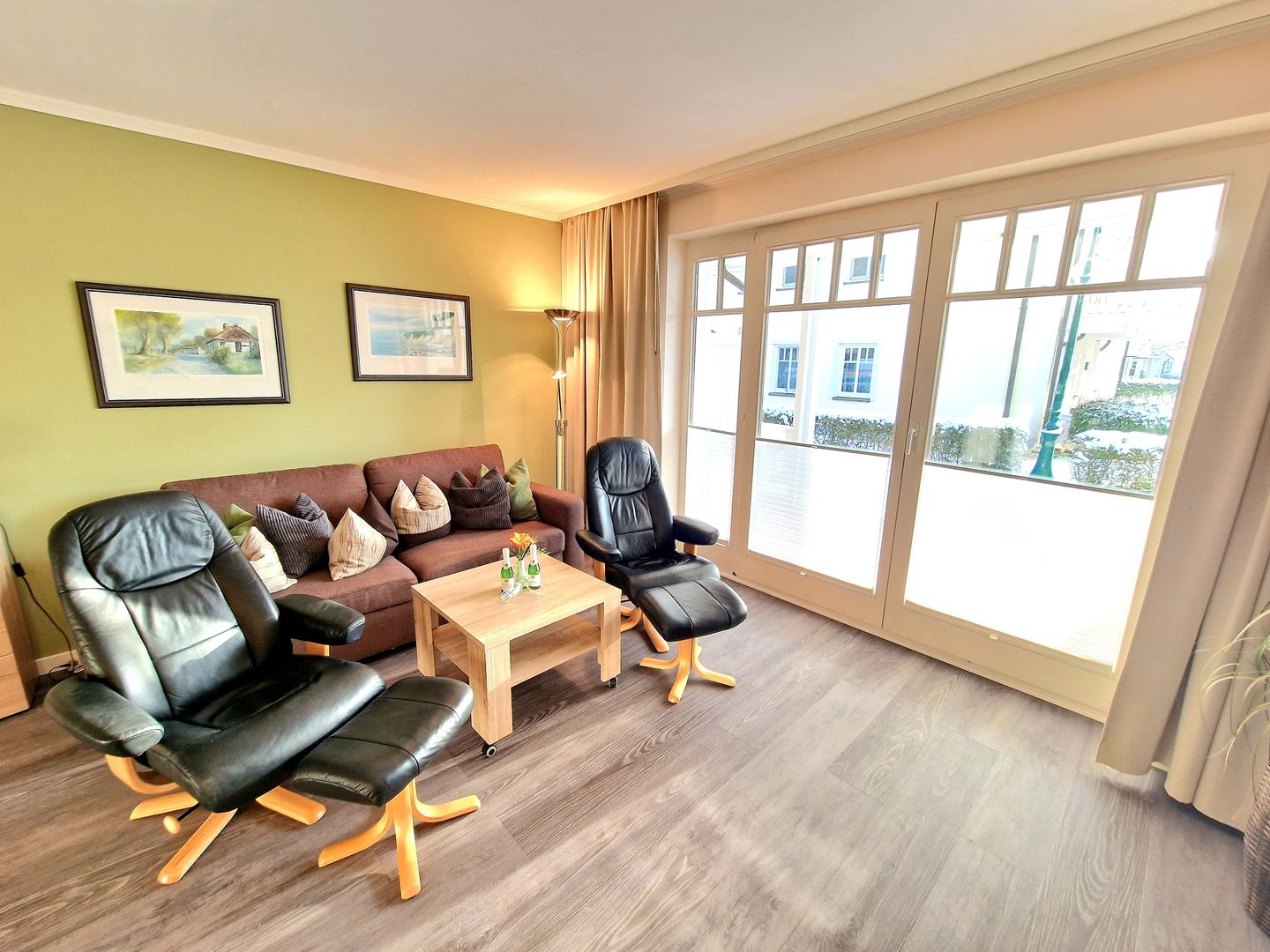 Dünenpark Binz Komfortplus Ferienwohnung mit 1 Schlafzimmer und Terrasse im Erdgeschoss (129) Insel Rügen - Wohnzimmer