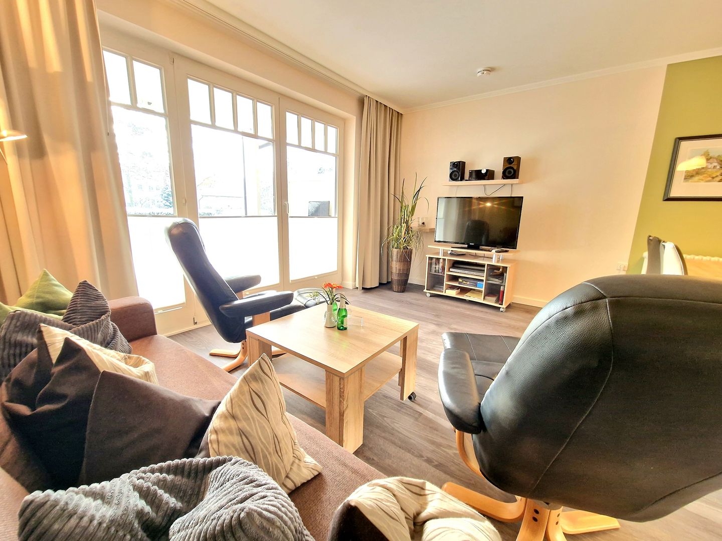 Dünenpark Binz Komfortplus Ferienwohnung mit 1 Schlafzimmer und Terrasse im Erdgeschoss (129) Insel Rügen - Wohnzimmer