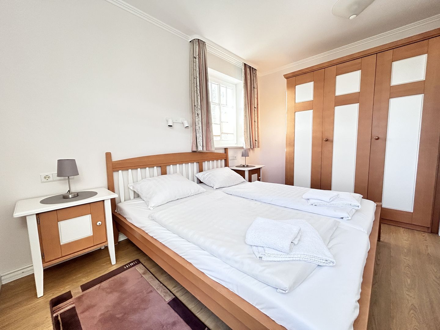 Dünenpark Binz Komfortplus Ferienwohnung mit 2 Schlafzimmern und Balkon im Dachgeschoss (269) Insel Rügen - Schlafzimmer