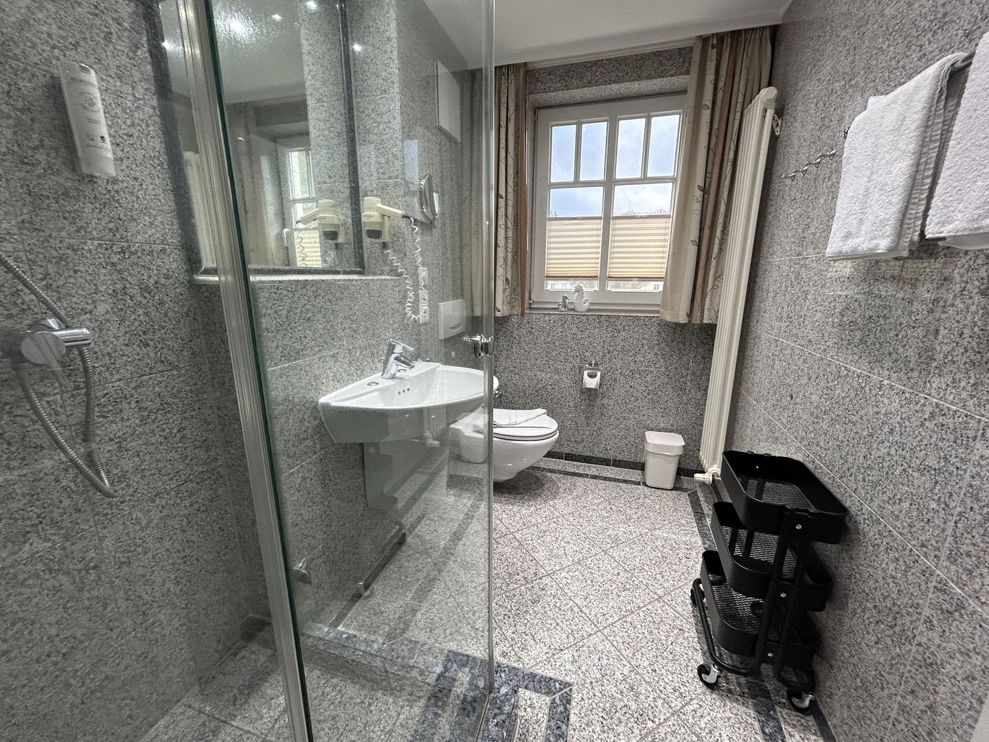 Dünenpark Binz Komfortplus Ferienwohnung mit 2 Schlafzimmern und Balkon im Dachgeschoss (269) Insel Rügen - Badezimmer