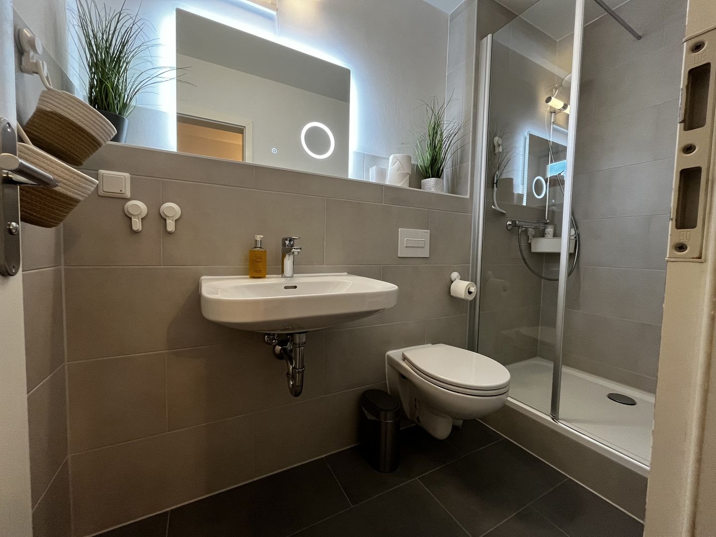 Feriendorf Rugana Komfortplus Ferienwohnung mit 1 Schlafzimmer und Terrasse (D41) Insel Rügen - Badezimmer