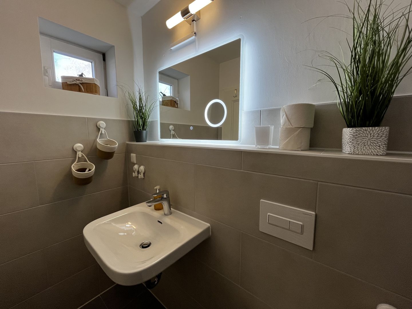 Feriendorf Rugana Komfortplus Ferienwohnung mit 1 Schlafzimmer und Terrasse (D41) Insel Rügen - Badezimmer