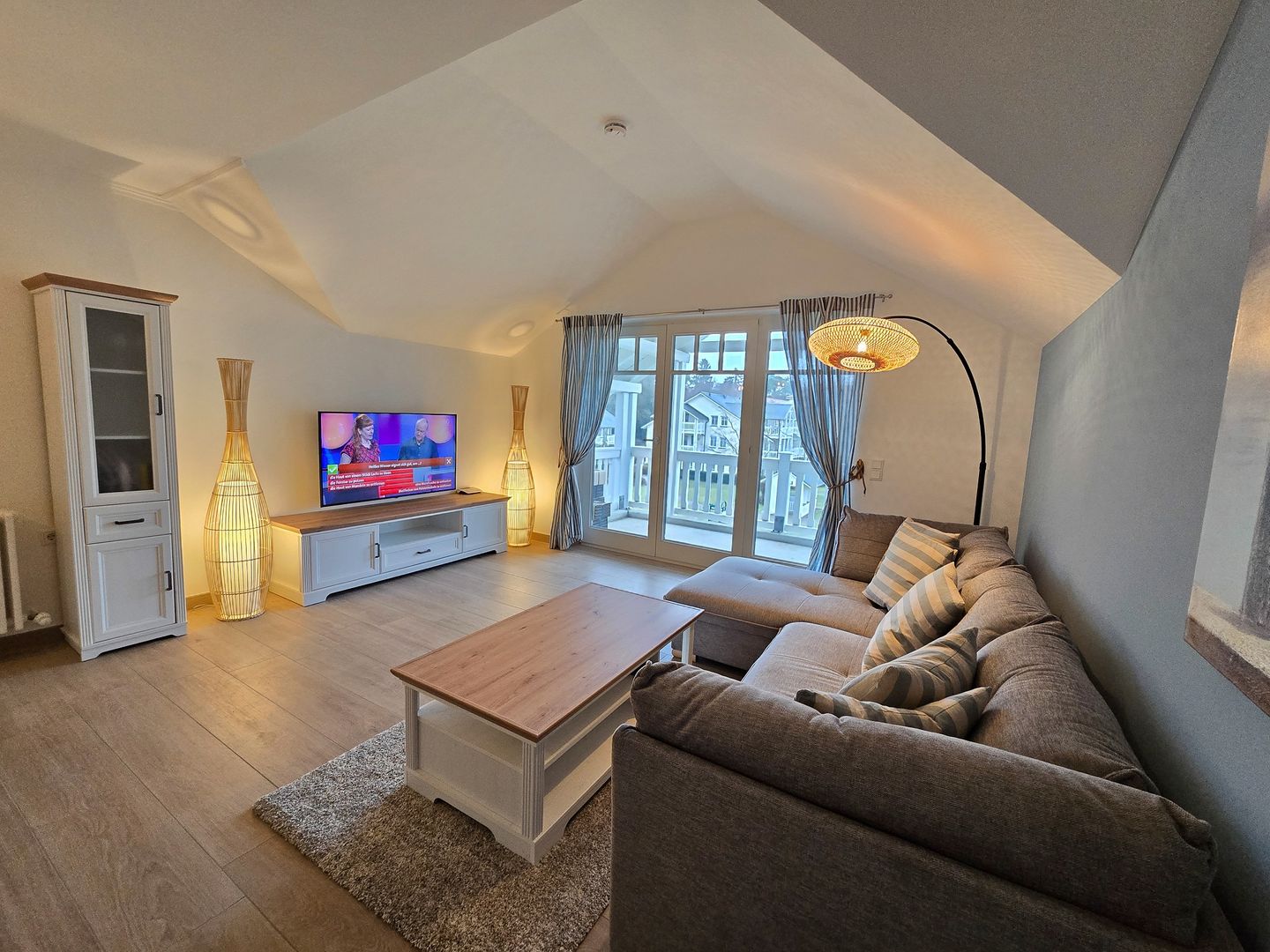 Dünenpark Binz Komfortplus Ferienwohnung mit 1 Schlafzimmer und Balkon im Dachgeschoss (184) Insel Rügen - Wohnzimmer