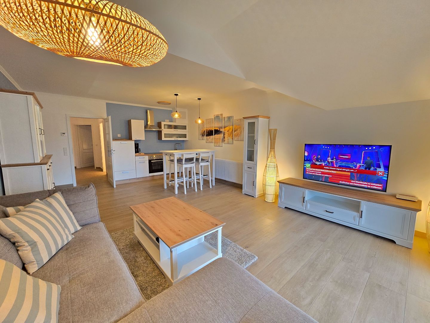 Dünenpark Binz Komfortplus Ferienwohnung mit 1 Schlafzimmer und Balkon im Dachgeschoss (184) Insel Rügen - Wohnzimmer