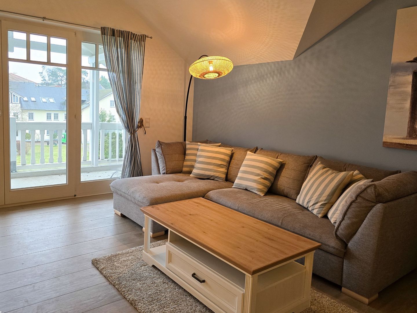 Dünenpark Binz Komfortplus Ferienwohnung mit 1 Schlafzimmer und Balkon im Dachgeschoss (184) Insel Rügen - Wohnzimmer