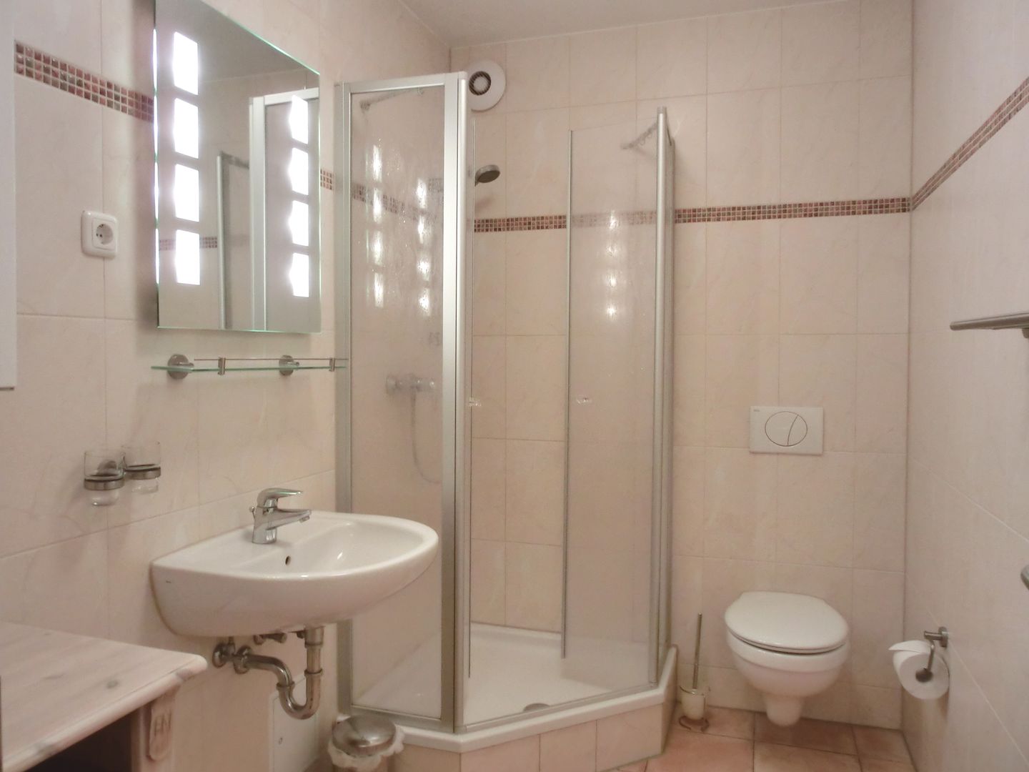  Ferienwohnung KWF6bEG Graal-Müritz Küstenwald - Badezimmer