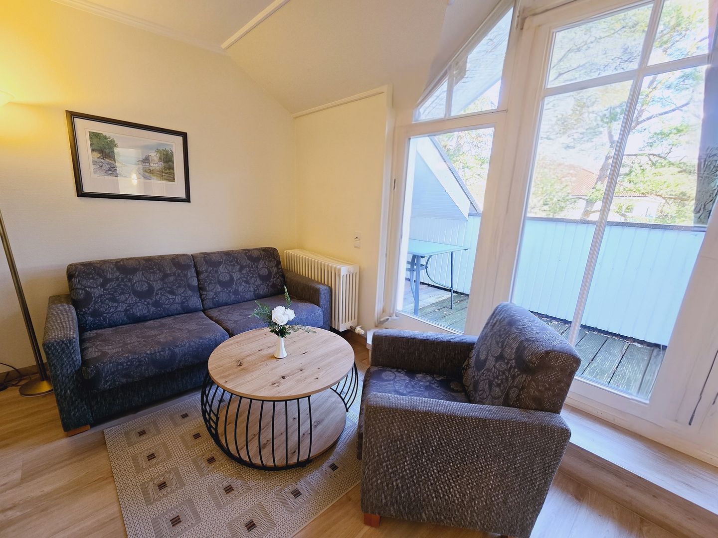 Dünenpark Binz Komfortplus Ferienwohnung mit 1 Schlafzimmer und Balkon im Dachgeschoss (271) Insel Rügen - Wohnzimmer