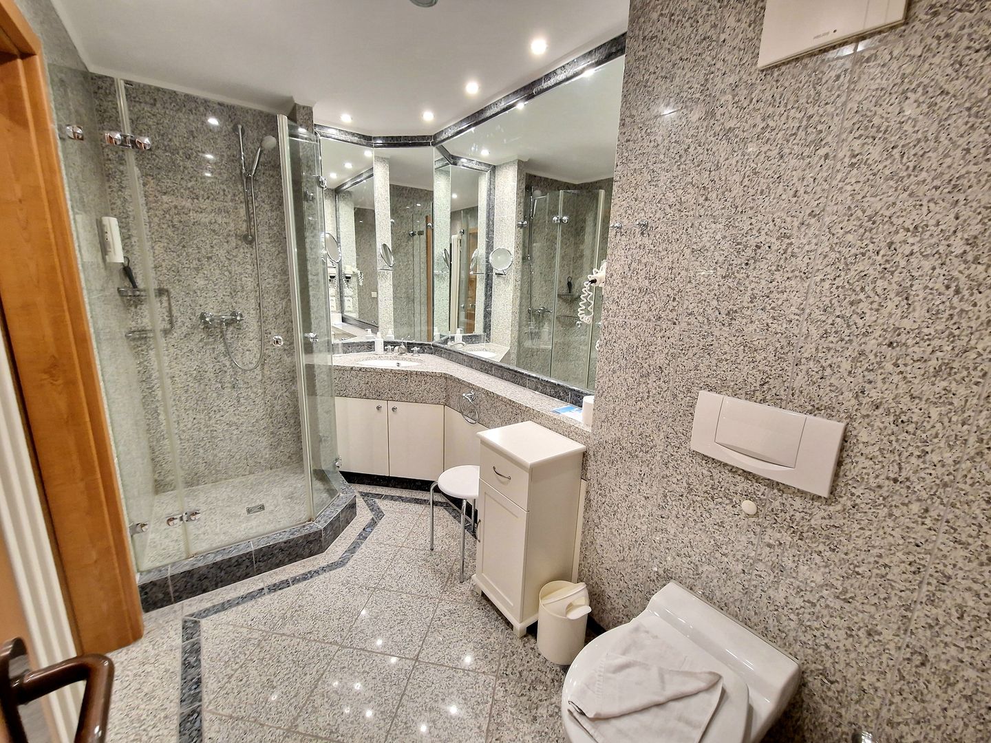 Dünenpark Binz Komfortplus Ferienwohnung mit 1 Schlafzimmer und Balkon im Obergeschoss (290) Insel Rügen - Badezimmer