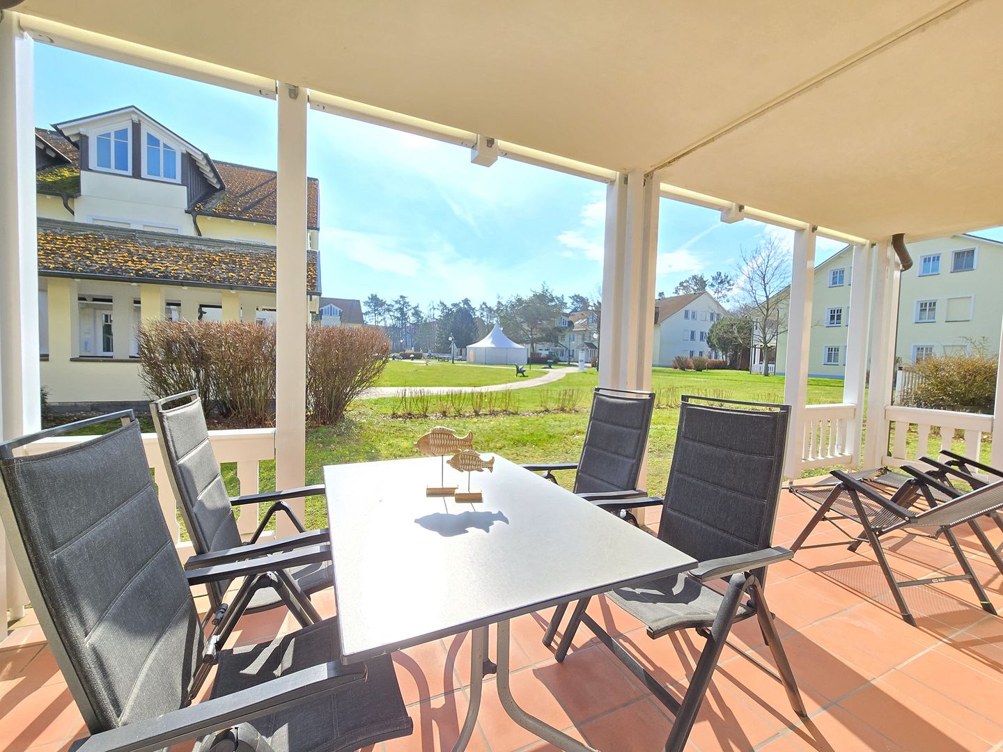 Dünenpark Binz Komfortplus Ferienwohnung mit 1 Schlafzimmer und Terrasse im Erdgeschoss (212) Insel Rügen - Terrasse