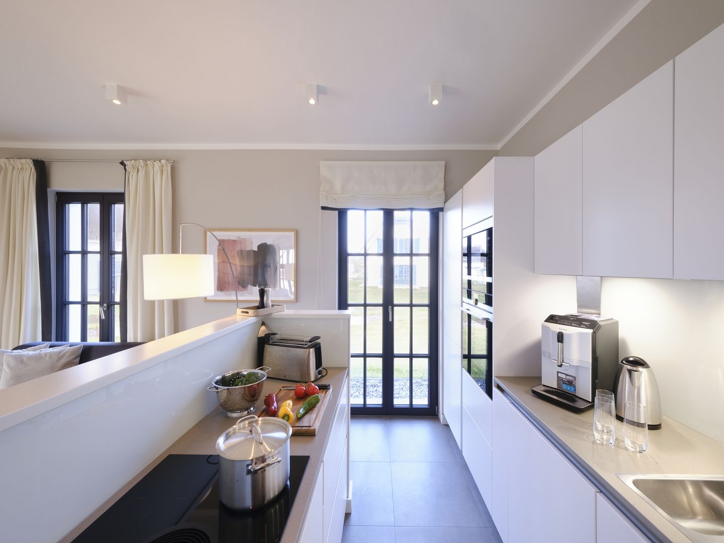 Luxus Reetdachvilla mit 3 Schlafzimmern, Sauna und Kamin (G05) - Küche / Küchenzeile