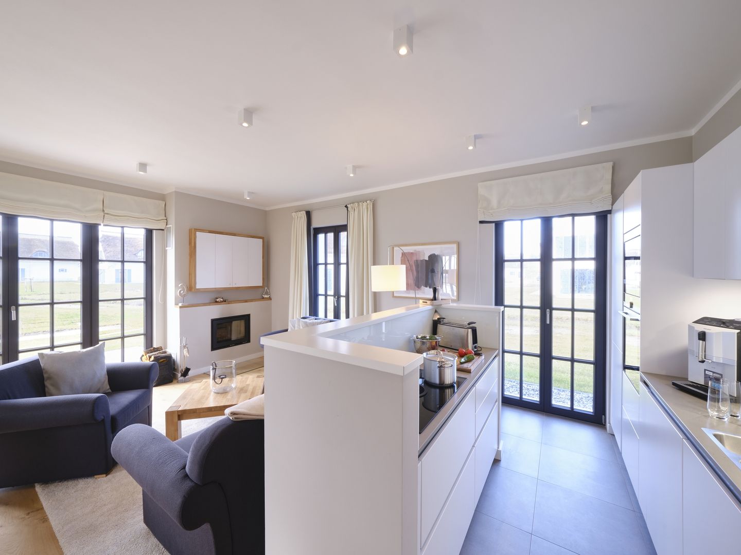 Luxus Reetdachvilla mit 3 Schlafzimmern, Sauna und Kamin (G05) - Küche / Küchenzeile