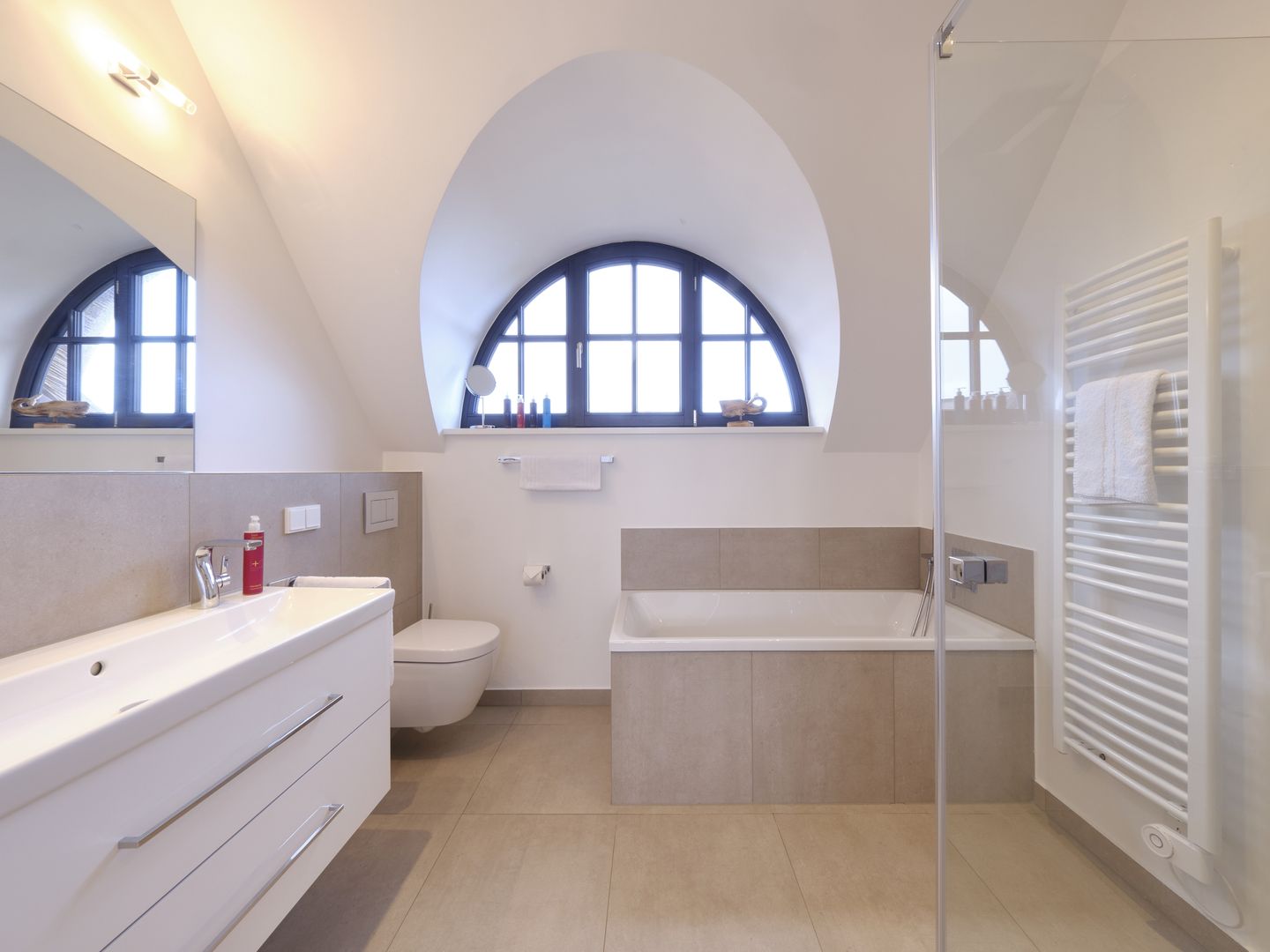 Luxus Reetdachvilla mit 3 Schlafzimmern, Sauna und Kamin (G05) - Badezimmer