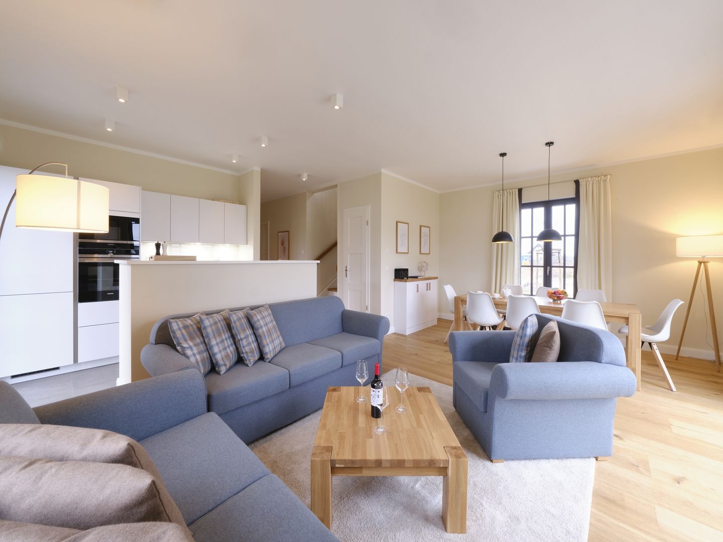 Luxus Reetdachvilla mit 3 Schlafzimmern, Sauna und Kamin (G06) - Wohnzimmer