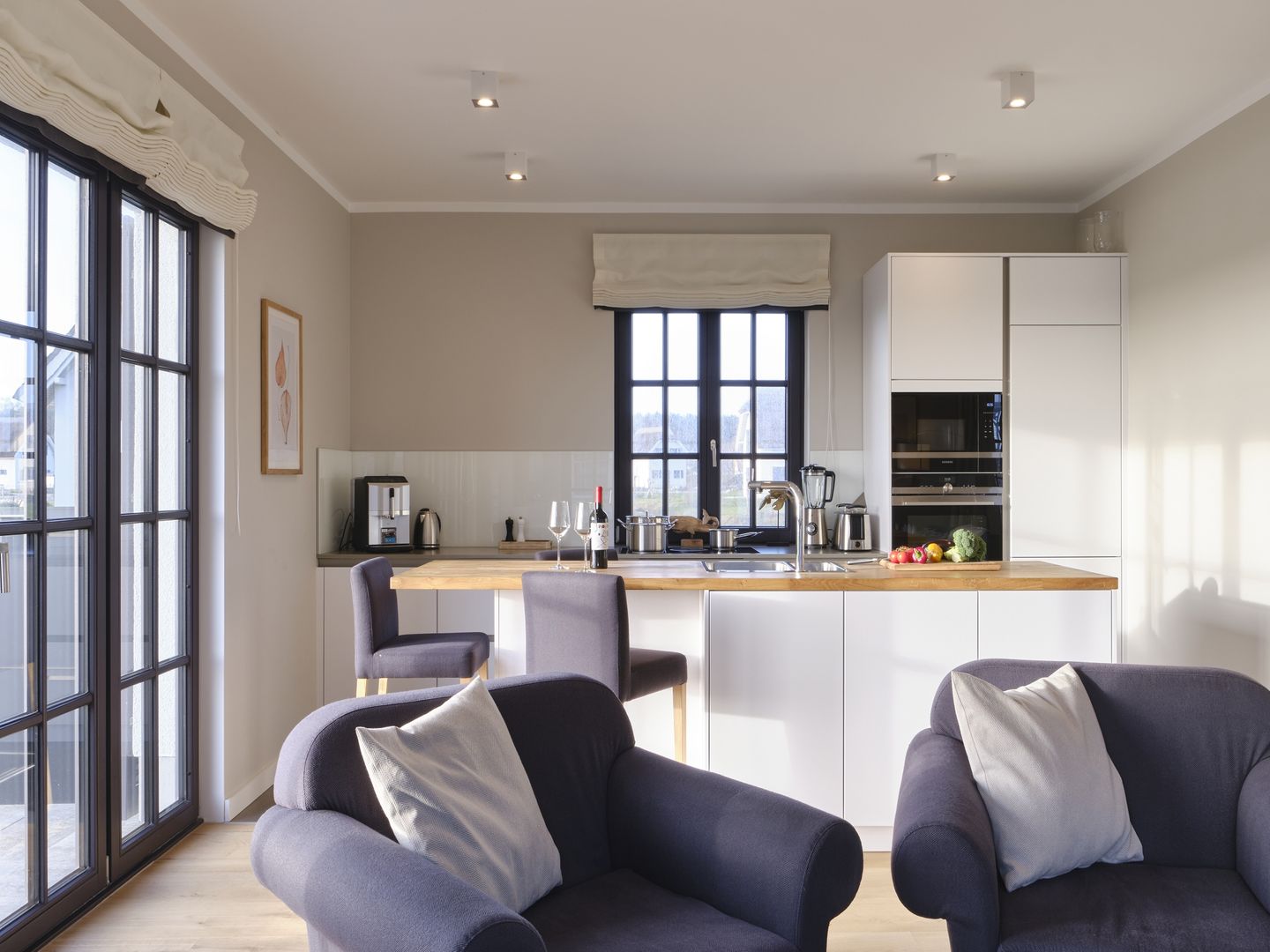 LuxusPlus Reetdachvilla mit 4 Schlafzimmern, Außensauna, Loungebereich und Kamin (G07) - Küche / Küchenzeile