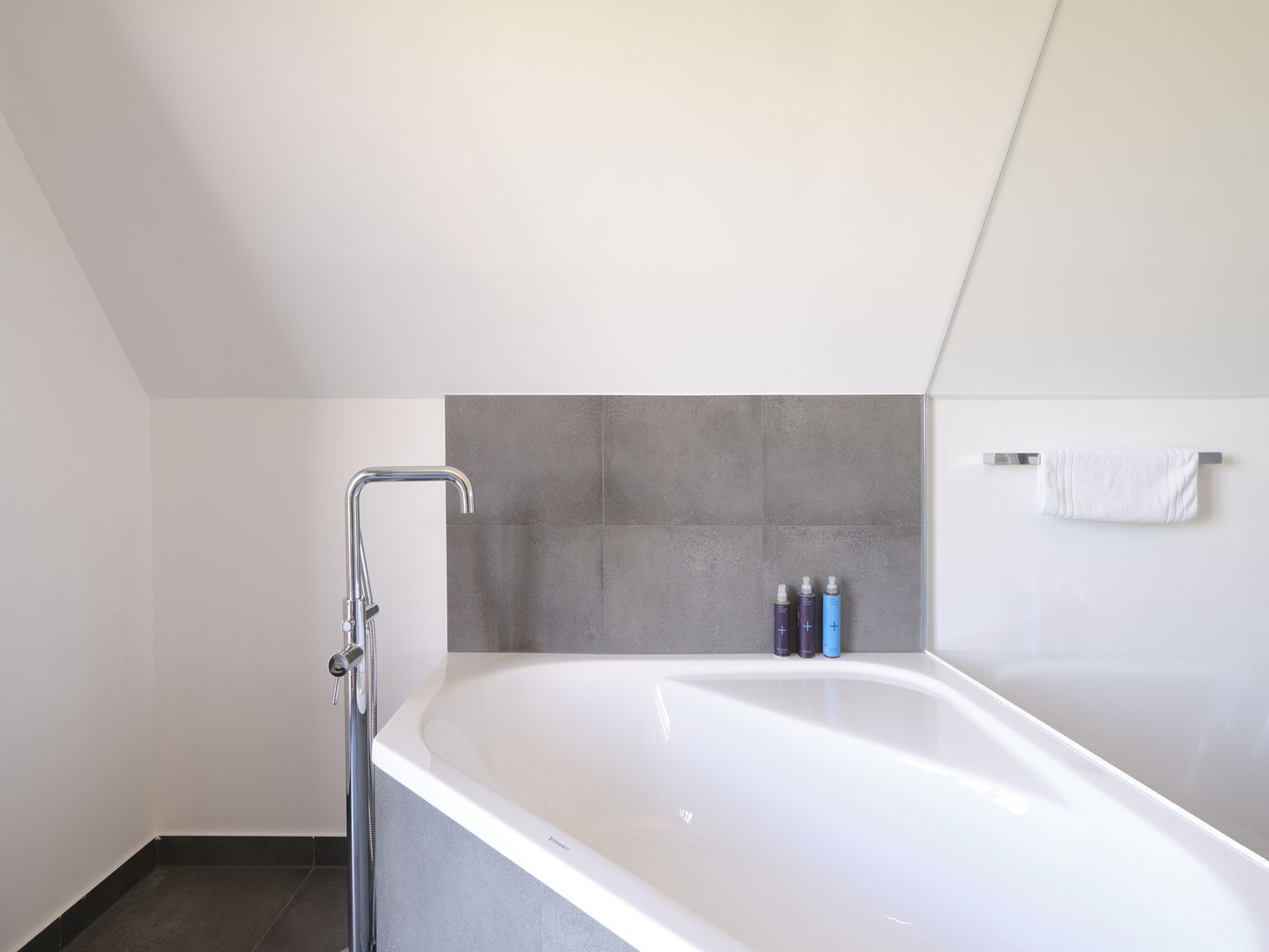 LuxusPlus Reetdachvilla mit 4 Schlafzimmern, Außensauna, Loungebereich und Kamin (G07) - Badezimmer