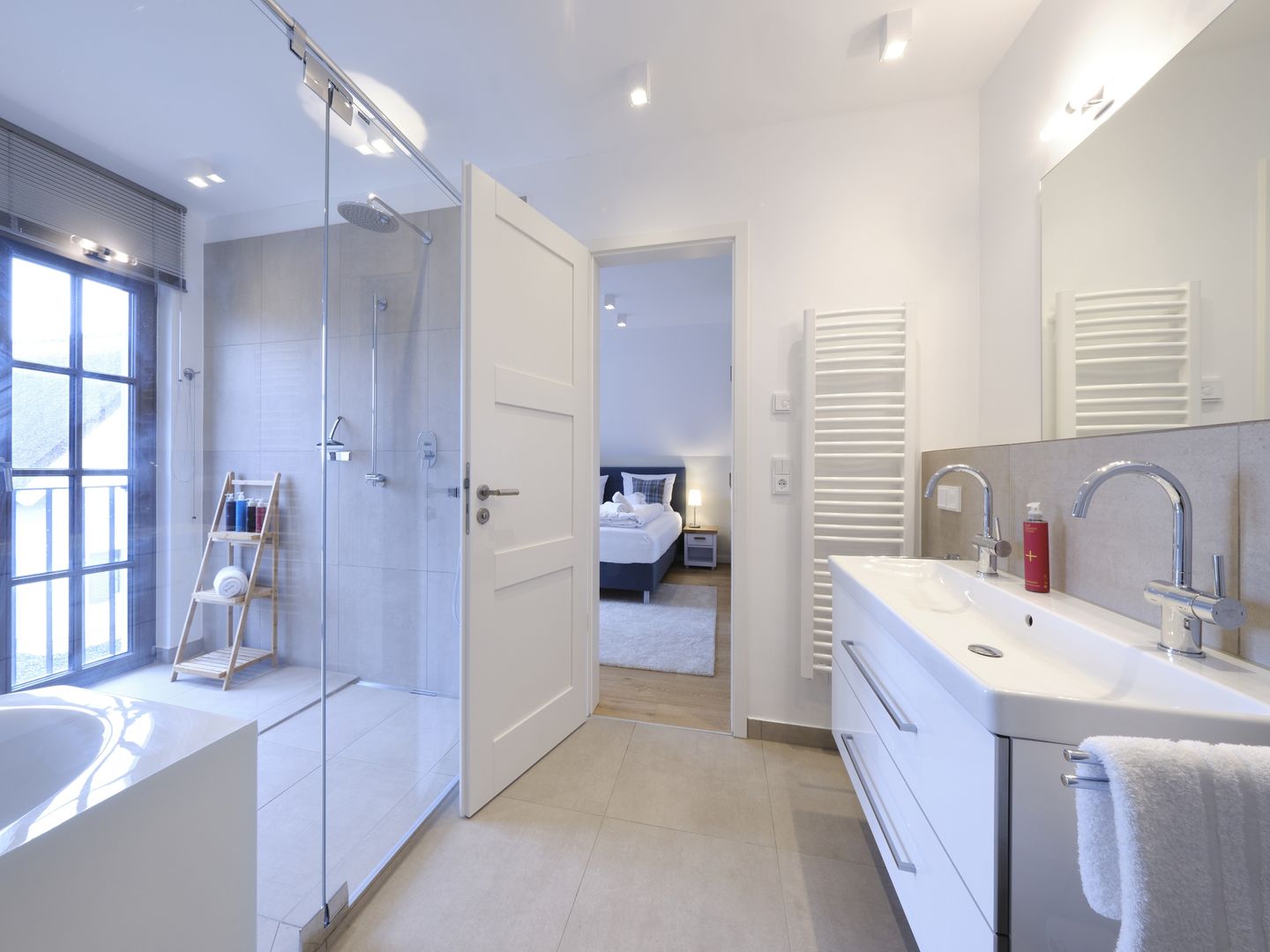 Luxus Reetdachvilla mit 3 Schlafzimmern, Sauna und Kamin (H07) - Badezimmer