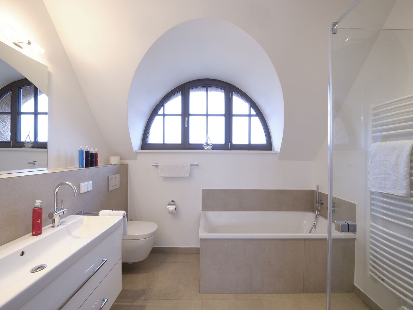 Luxus Reetdachvilla mit 3 Schlafzimmern, Sauna und Kamin (H07) - Badezimmer