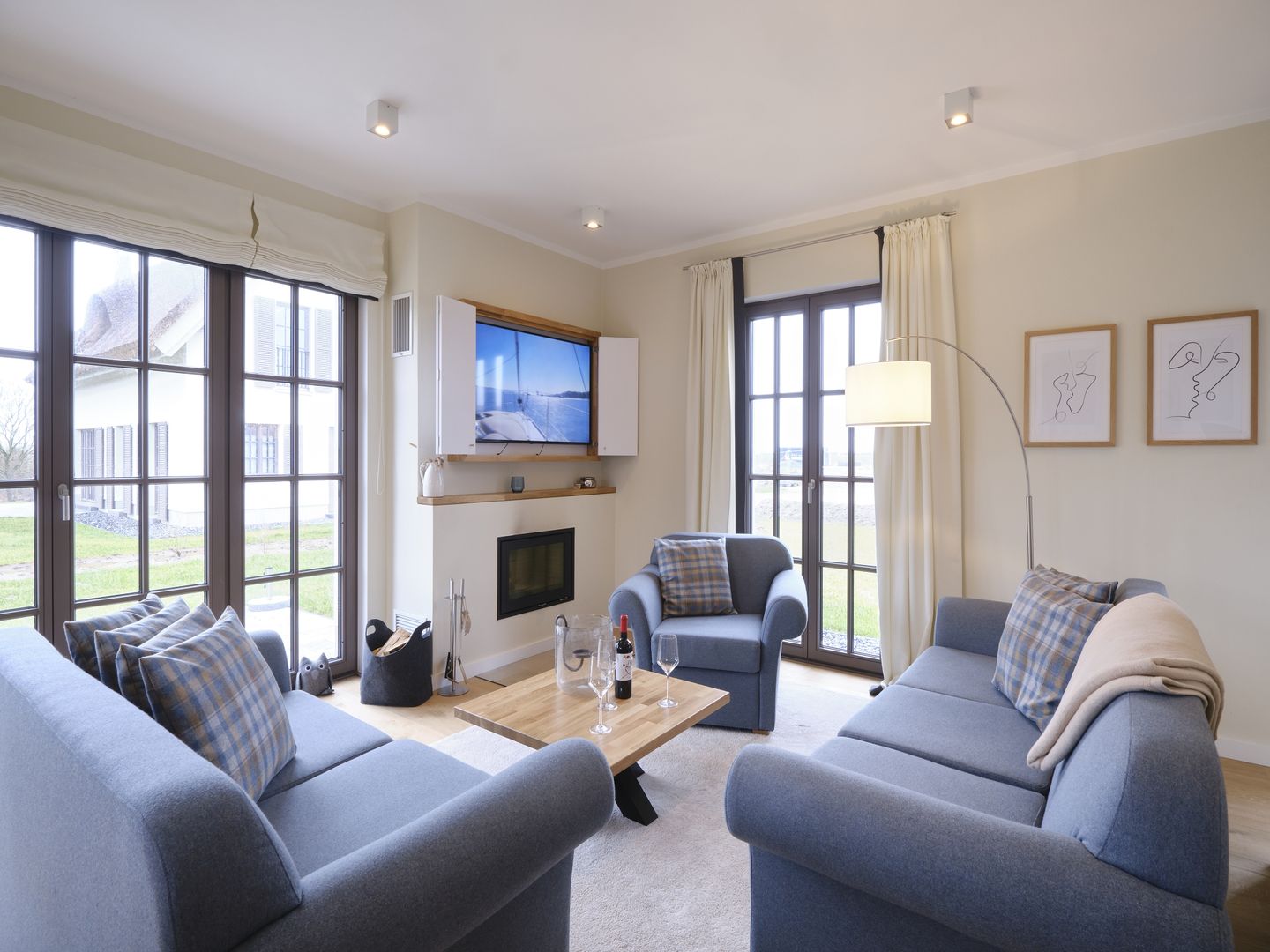 Luxus Reetdachvilla mit 3 Schlafzimmern, Sauna und Kamin (H07) - Wohnzimmer